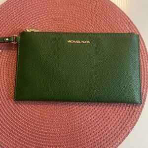 MICHAEL Michael Kors Fern Green Leather Jet Set Wristlet (NWT)